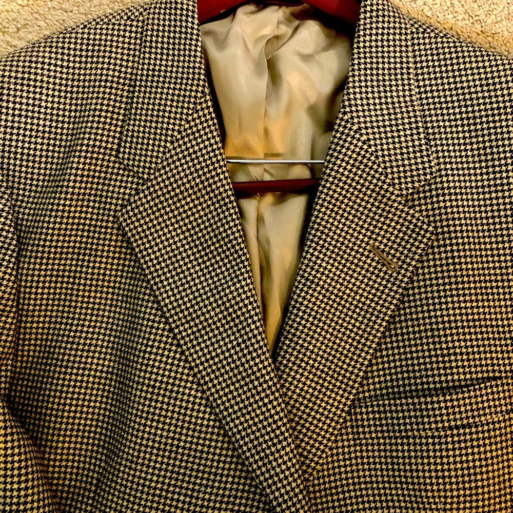 Beautiful, houndstooth Hart Schaffner & Marx 48R woolsportcoat!